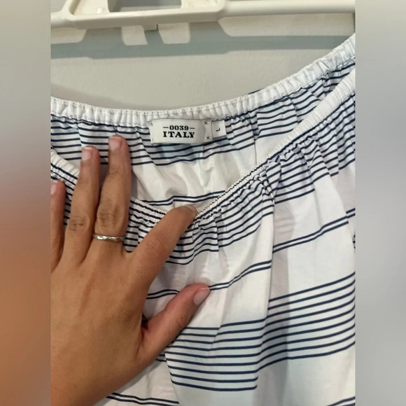 0039 Italy Women Off The Shoulder Top Navy and White Size Large - Picture 3 of 6